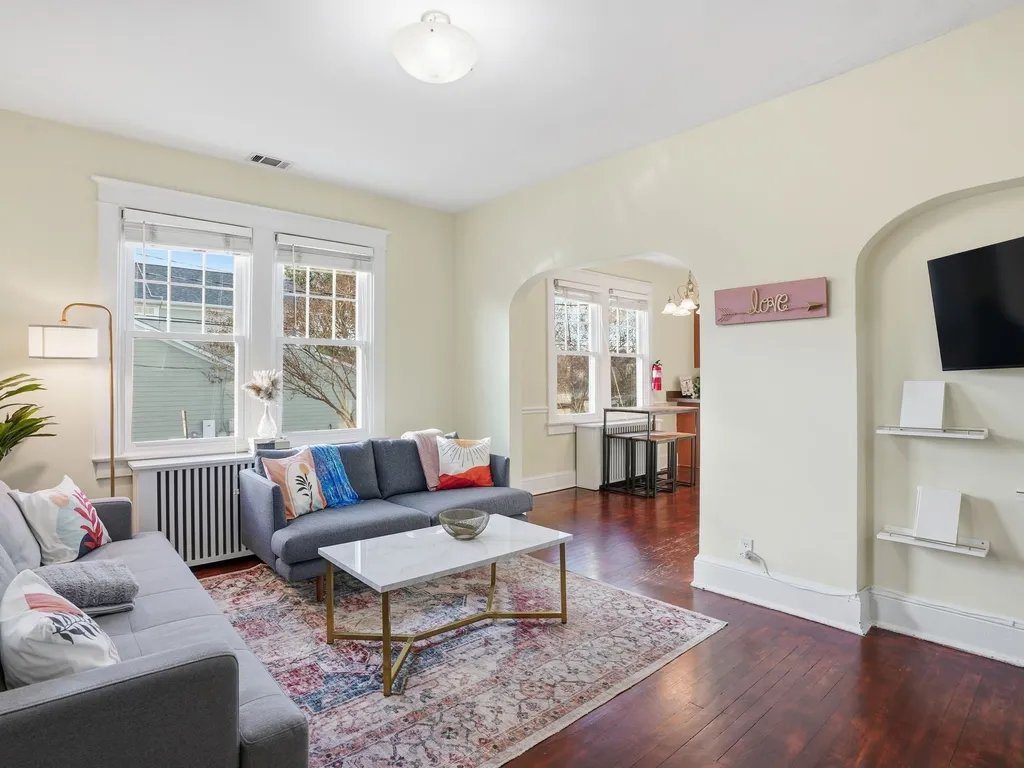 DC Area Bungalow Near Shops and Dining