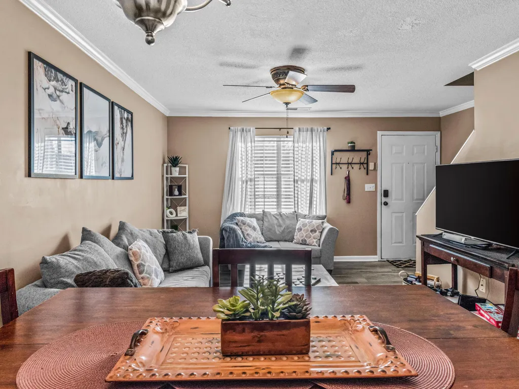 Woodstone Retreat right next to UGA golf course!
