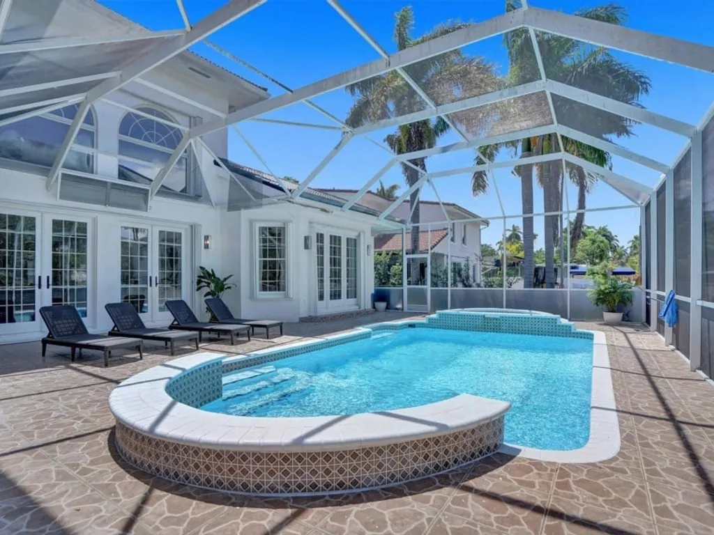 6BR Elegant Hollywood Lakes Mansion w/ Pool &amp; Spa
