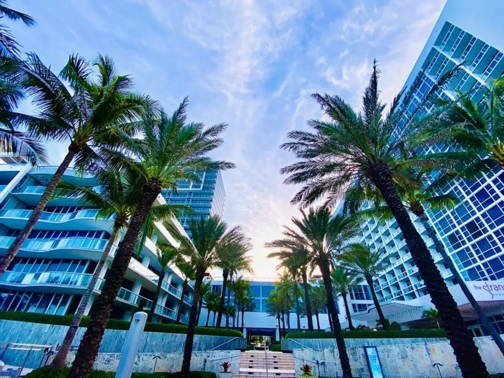 2/2 Private Luxury Suite at Carillon Miami Beach