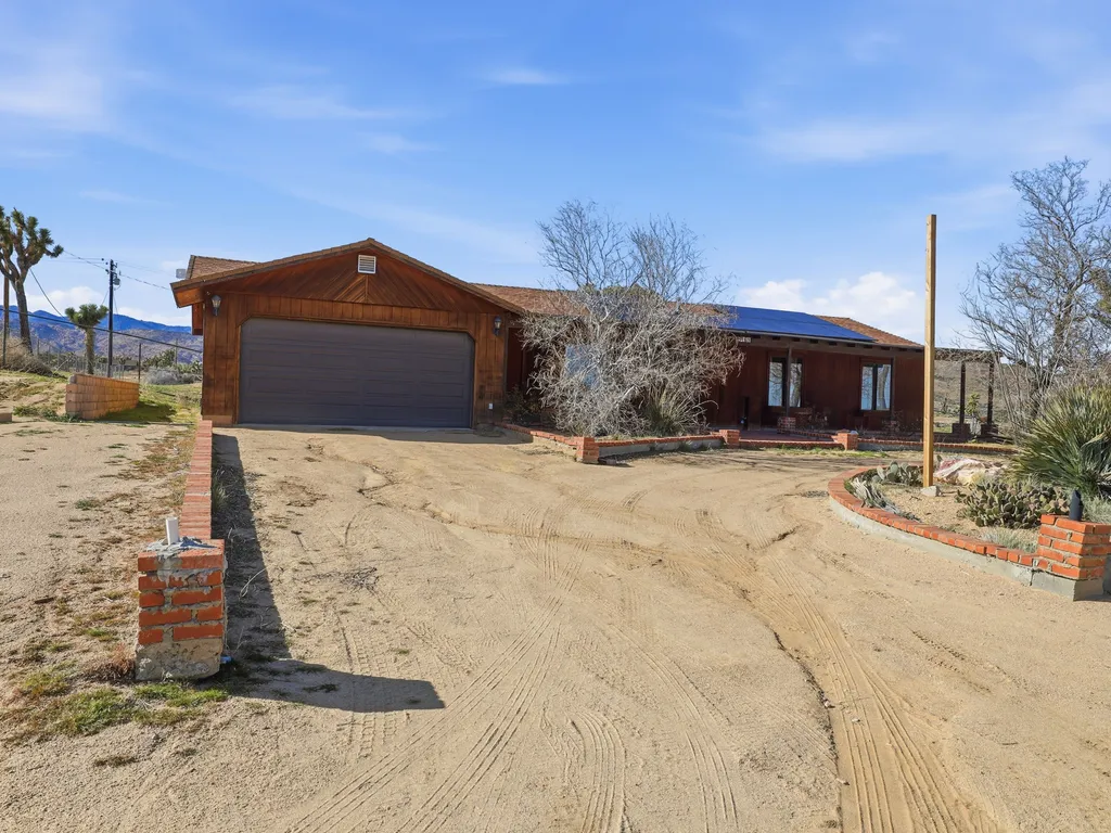 Desert Paradise: Walk to Pappy's + EV + Sleeps 8