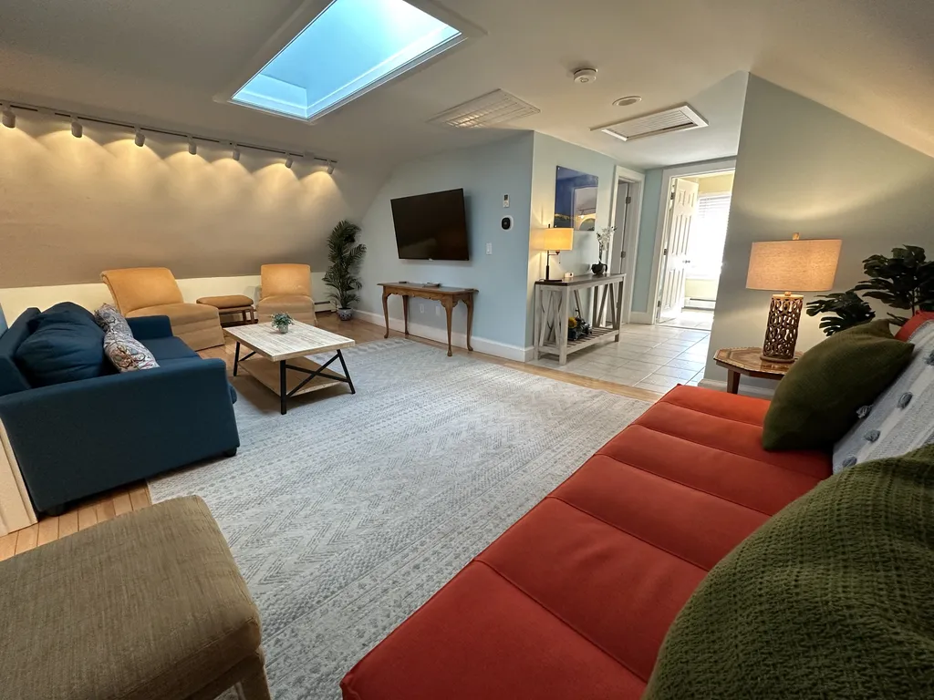 Unique 2 Bed 1 Bath Apartment off Broadway #3