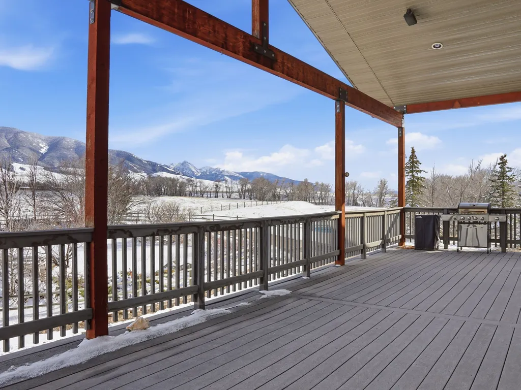Spacious Retreat Near Yellowstone
