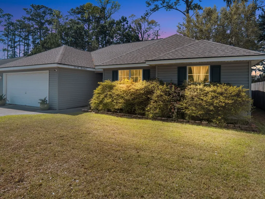 3BR Savannah Home Sleeps 5 Near historic District