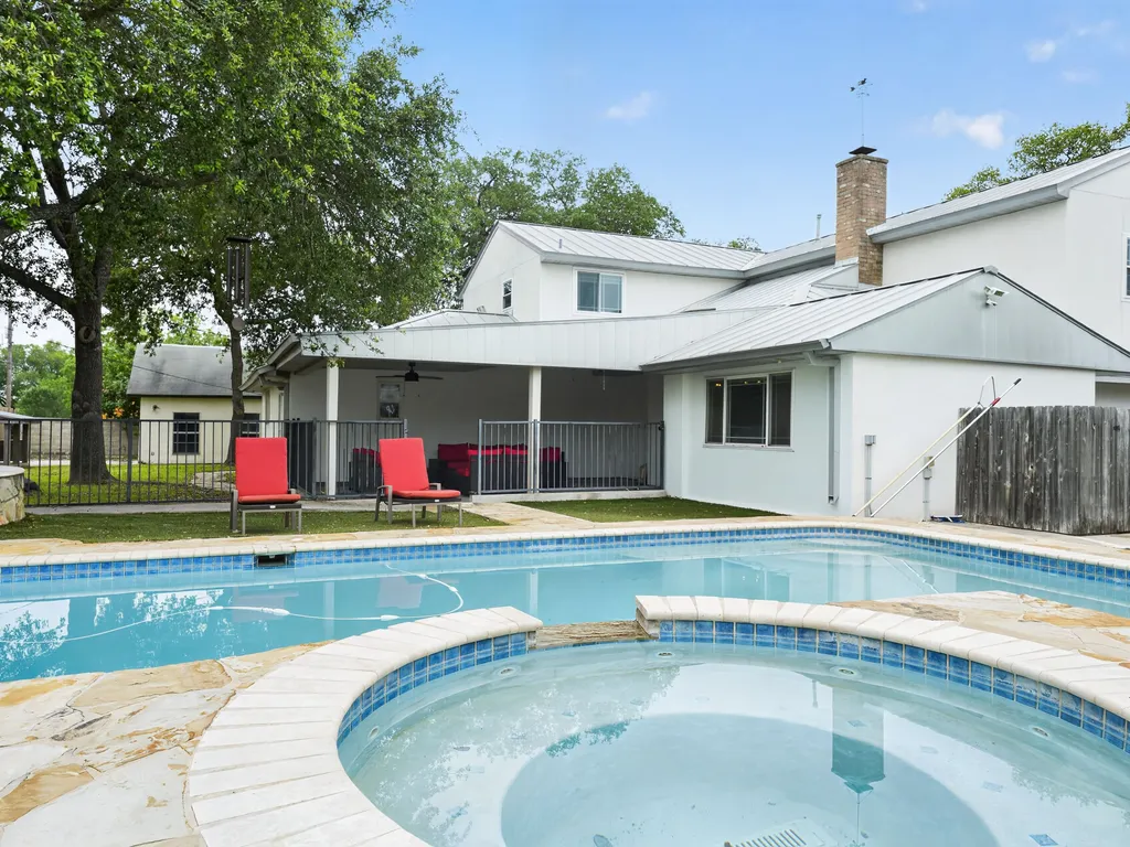 San Antonio Retreat 5BR Sleeps 10 Near Fiesta TX