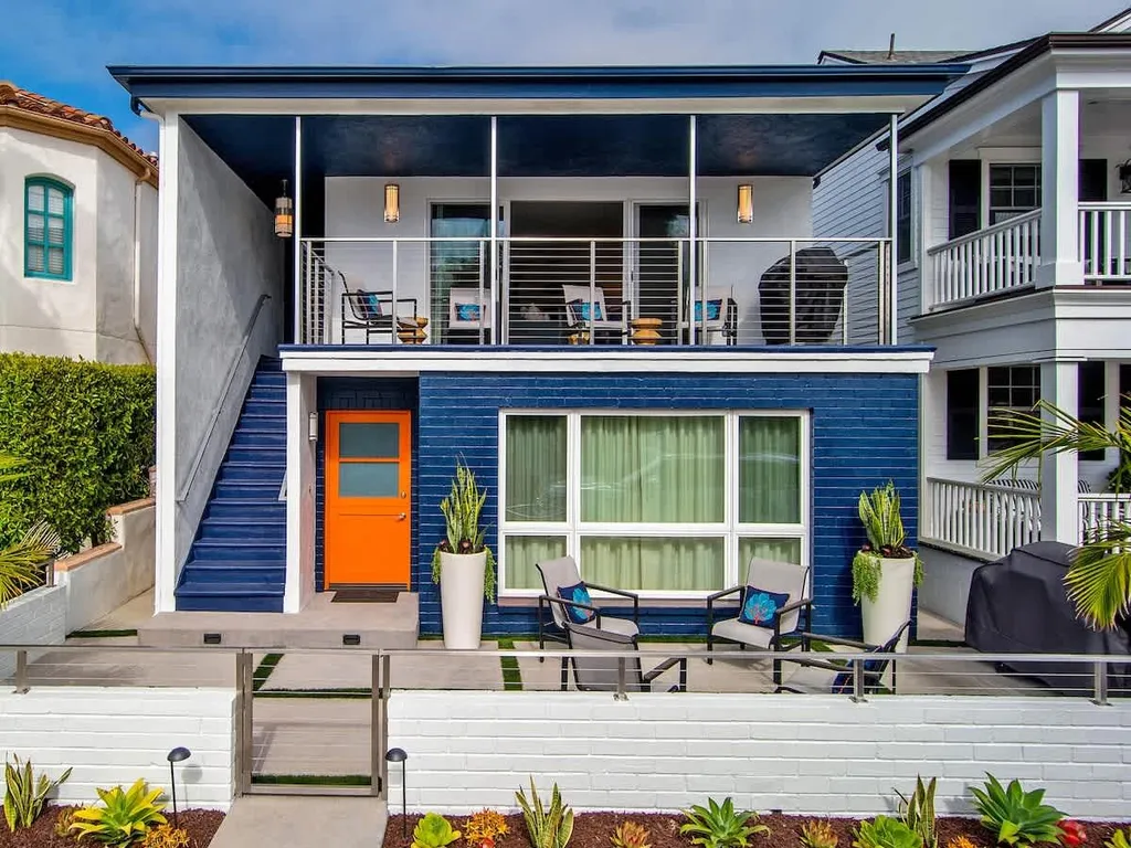122.5 Marine | Balboa Island Beauty – Updated Upper Unit Retreat
