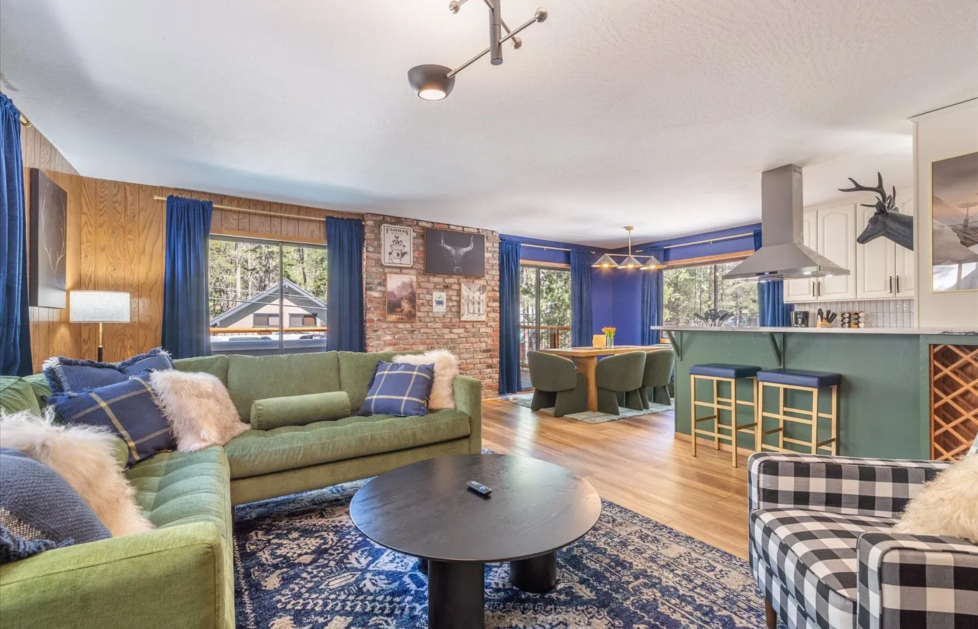 Comfortable Donner Lake vacation rental living room