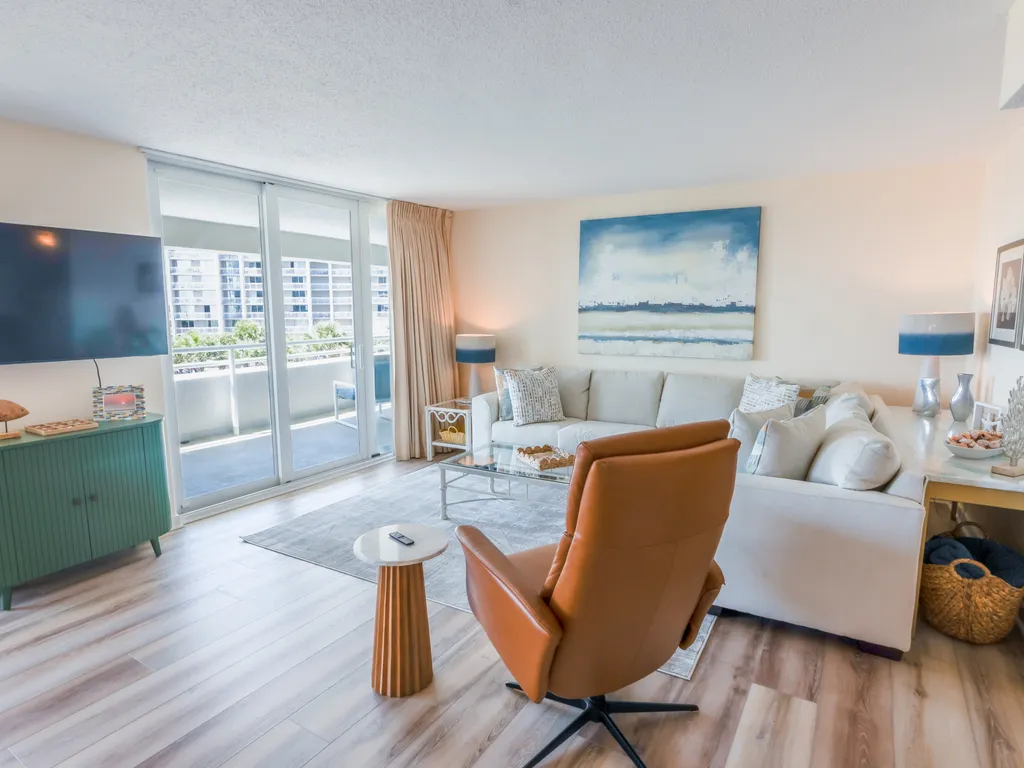 329 North Hampton, Expansive Balcony &amp; Resort Amenities