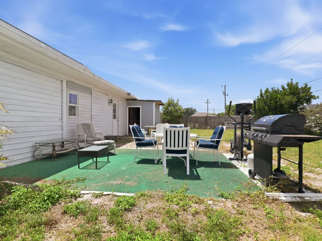 Sleeps 16 plus Central Cape Coral Family Escape