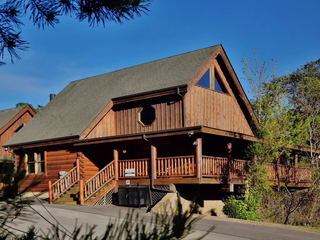 Rustic Cabin in the Smoky Mountains with Majestic Mountain View