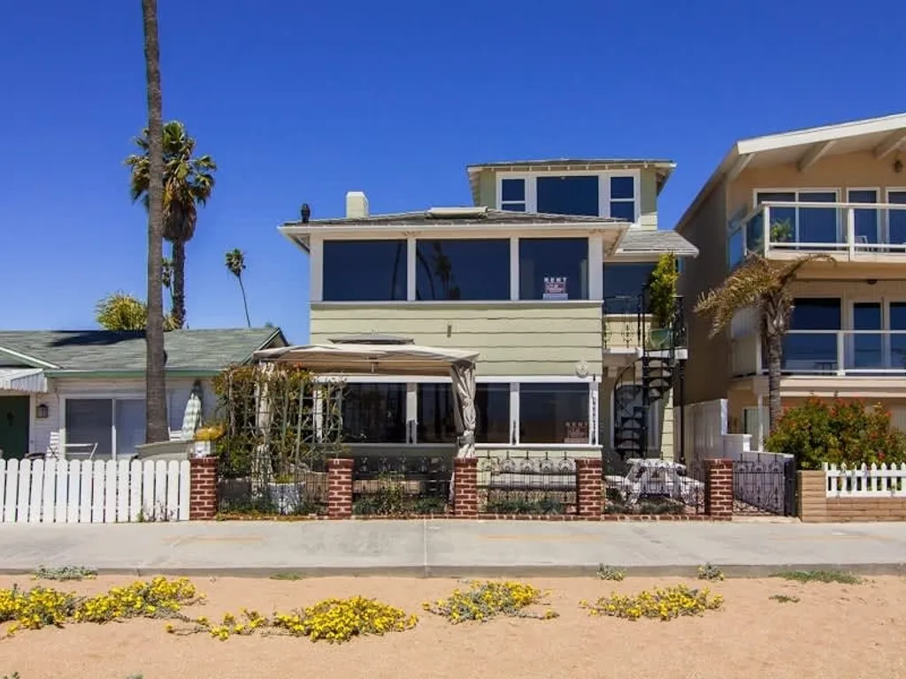  1002 E. Oceanfront | Biggest Oceanfront in Newport Sleeps 20