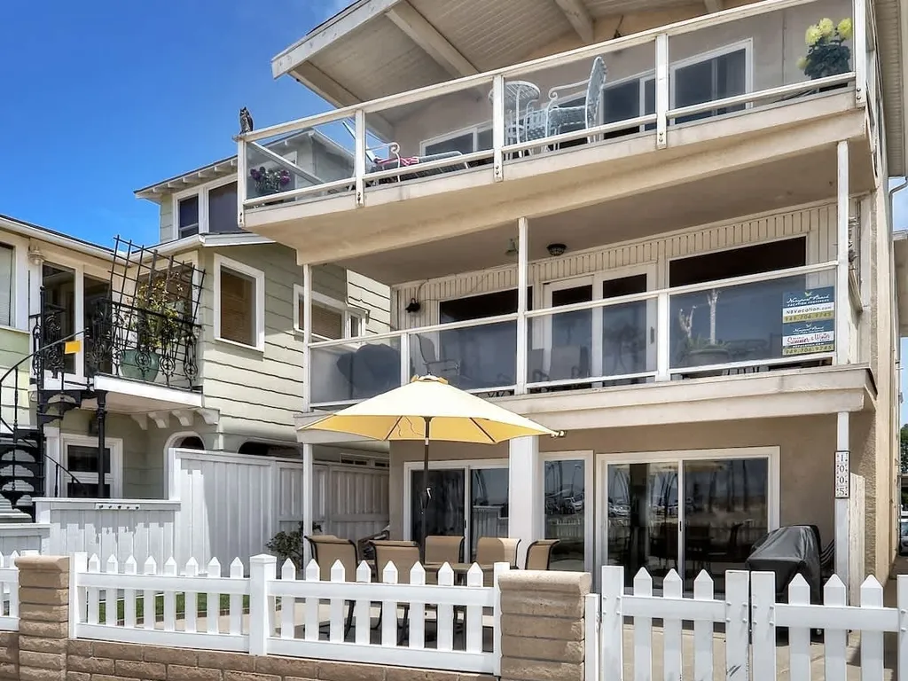 1005 E. Balboa A | Gorgeous Oceanfront w/ HUGE patio